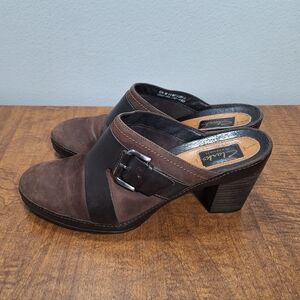 Clarks Artisan Brown Suede Leather Block Heeled Mules Pumps Womens Size 8